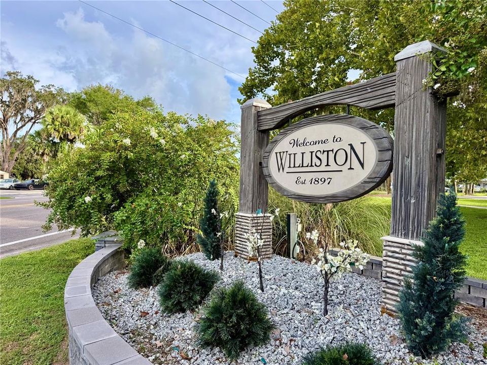 На продажу: $13,500 (0.26 acres)