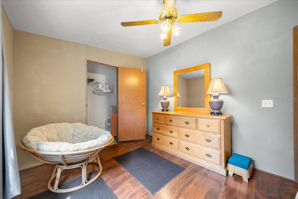 合同活跃: $840,000 (4 贝兹, 2 浴室, 2128 平方英尺)