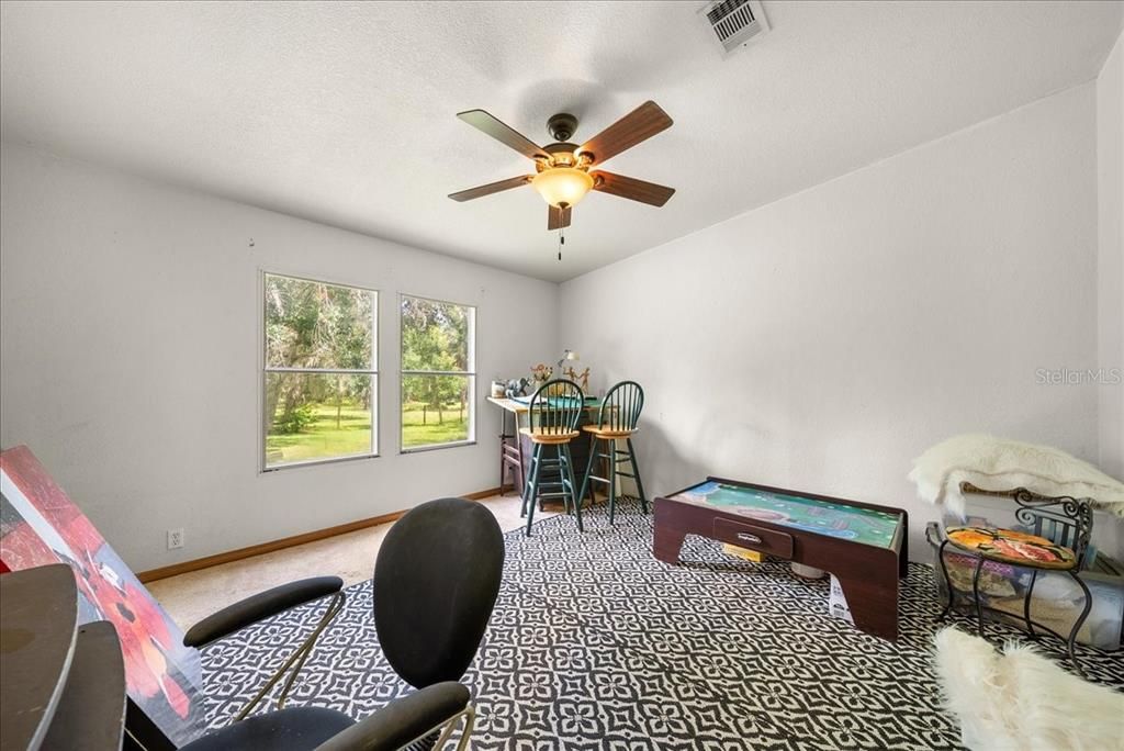 合同活跃: $840,000 (4 贝兹, 2 浴室, 2128 平方英尺)