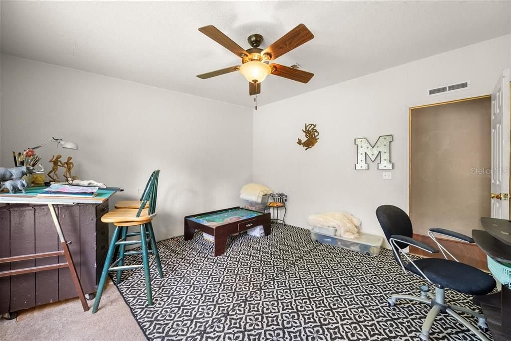 合同活跃: $840,000 (4 贝兹, 2 浴室, 2128 平方英尺)