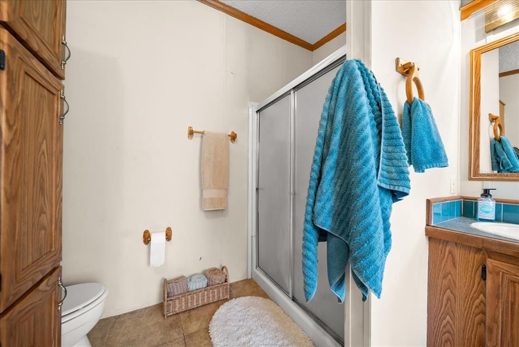 合同活跃: $840,000 (4 贝兹, 2 浴室, 2128 平方英尺)