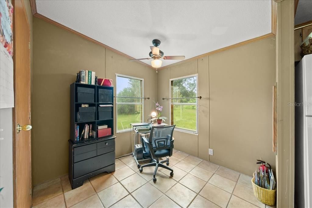 合同活跃: $840,000 (4 贝兹, 2 浴室, 2128 平方英尺)