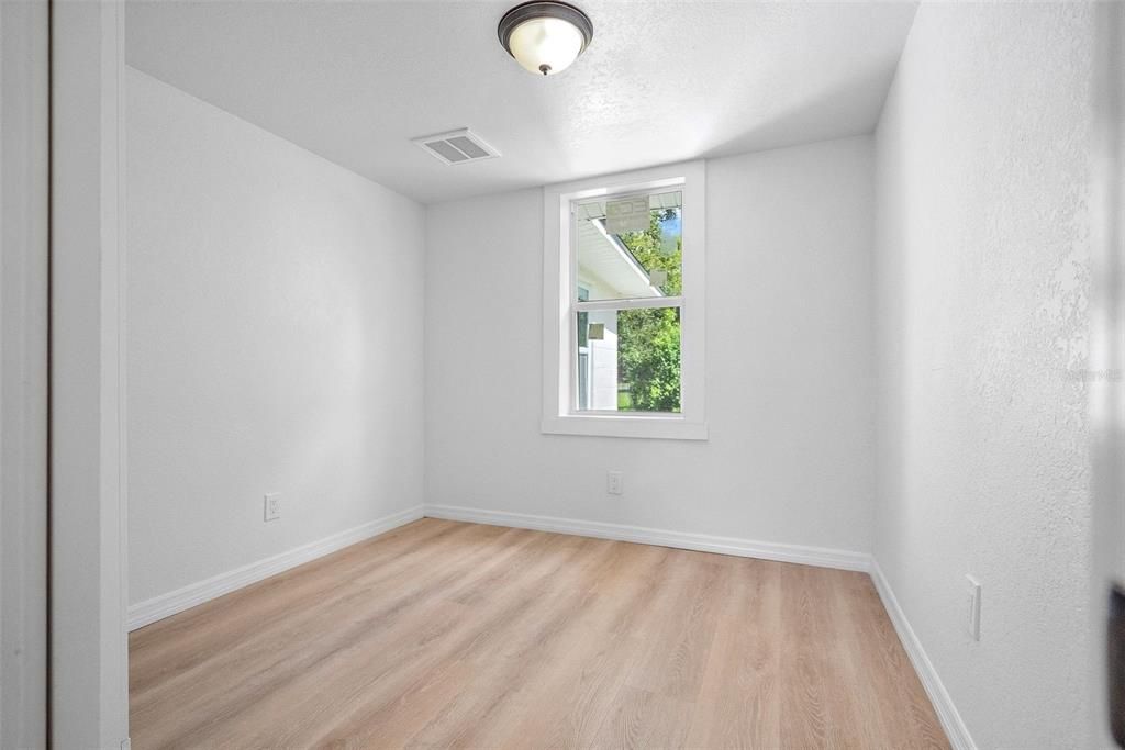 Activo con contrato: $265,000 (3 camas, 1 baños, 1040 Pies cuadrados)