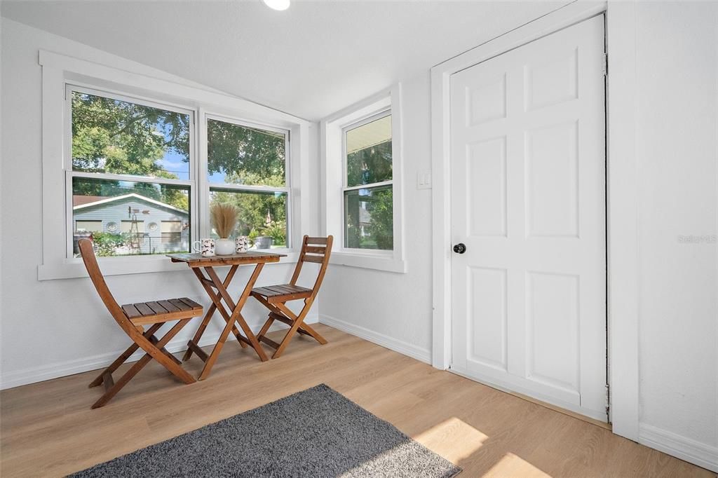 Activo con contrato: $265,000 (3 camas, 1 baños, 1040 Pies cuadrados)