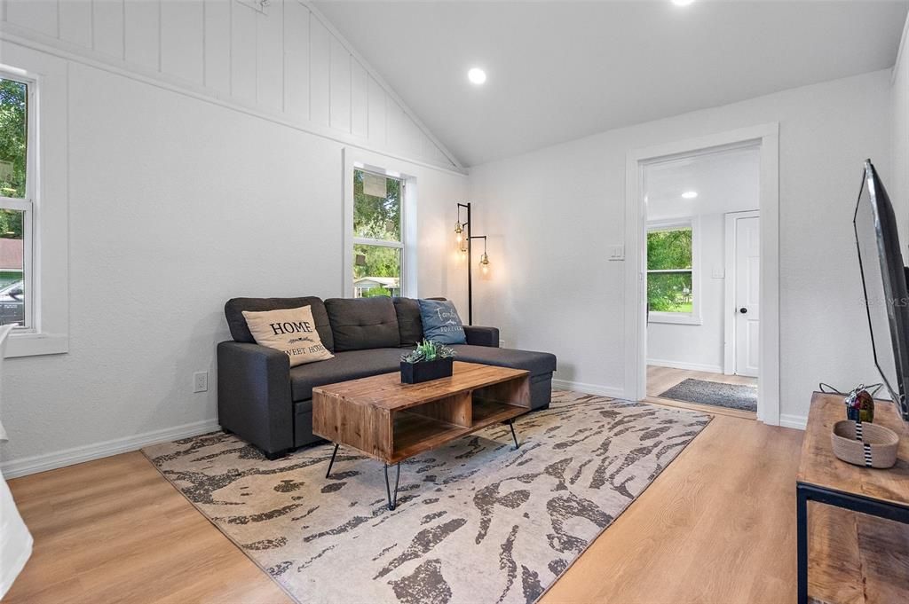 Activo con contrato: $265,000 (3 camas, 1 baños, 1040 Pies cuadrados)