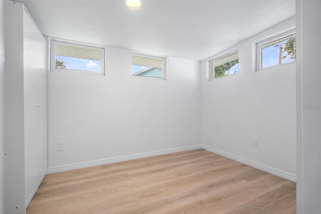 Activo con contrato: $265,000 (3 camas, 1 baños, 1040 Pies cuadrados)