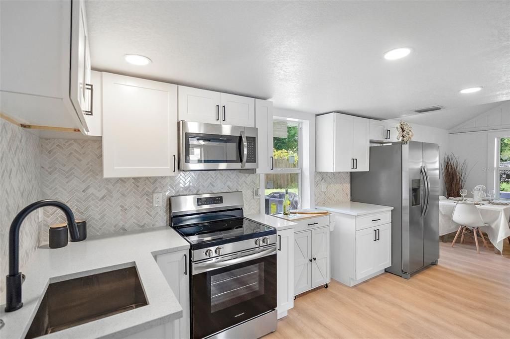 Activo con contrato: $265,000 (3 camas, 1 baños, 1040 Pies cuadrados)