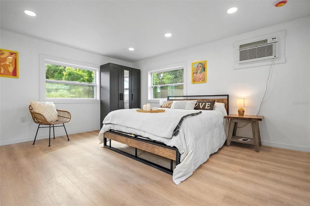 Activo con contrato: $265,000 (3 camas, 1 baños, 1040 Pies cuadrados)