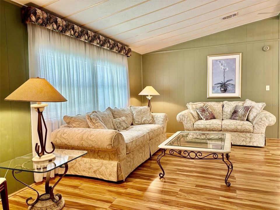 Activo con contrato: $110,000 (2 camas, 2 baños, 1008 Pies cuadrados)