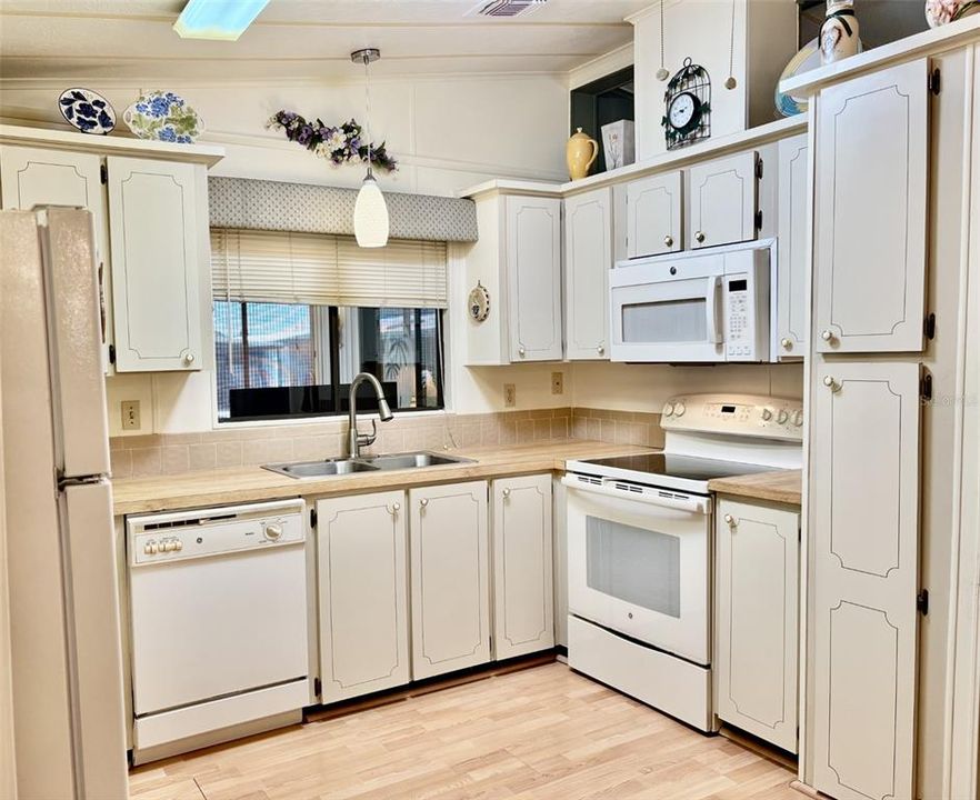 Activo con contrato: $110,000 (2 camas, 2 baños, 1008 Pies cuadrados)