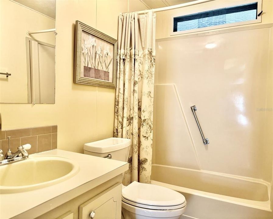 Activo con contrato: $110,000 (2 camas, 2 baños, 1008 Pies cuadrados)