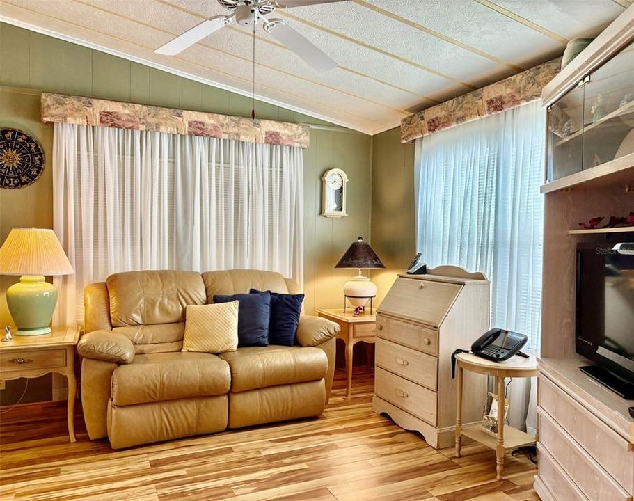 Activo con contrato: $110,000 (2 camas, 2 baños, 1008 Pies cuadrados)