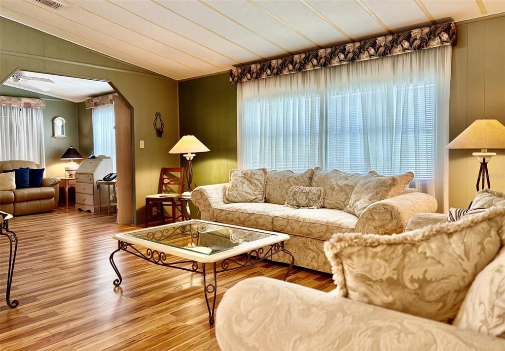 Activo con contrato: $110,000 (2 camas, 2 baños, 1008 Pies cuadrados)