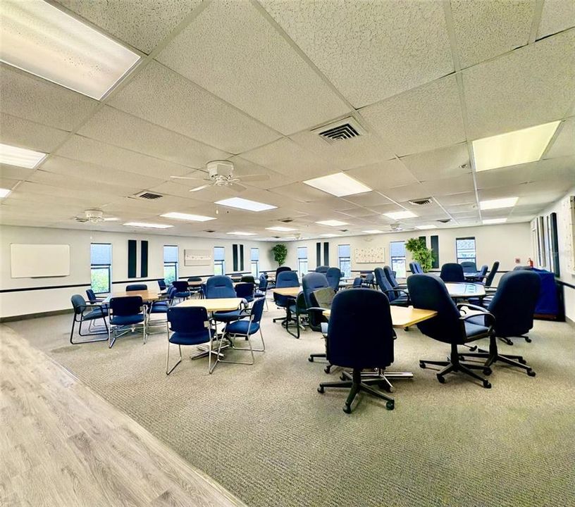 Activo con contrato: $110,000 (2 camas, 2 baños, 1008 Pies cuadrados)