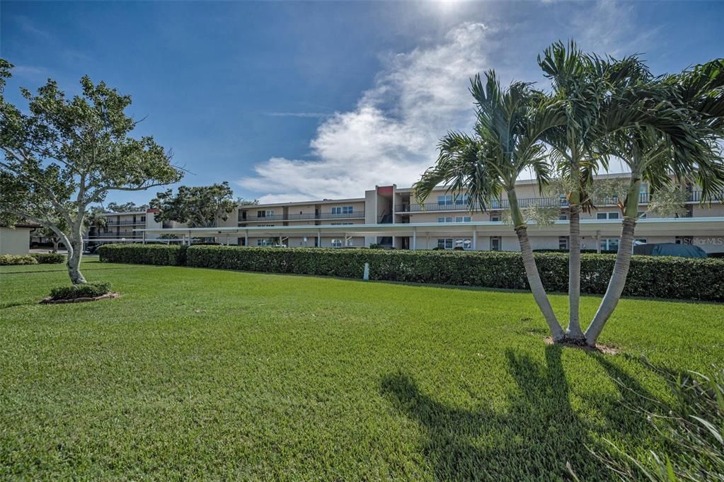 Под контрактом: $249,000 (2 спален, 2 ванн, 1210 Квадратных фут)