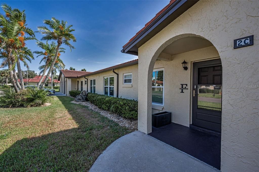 Под контрактом: $249,000 (2 спален, 2 ванн, 1210 Квадратных фут)