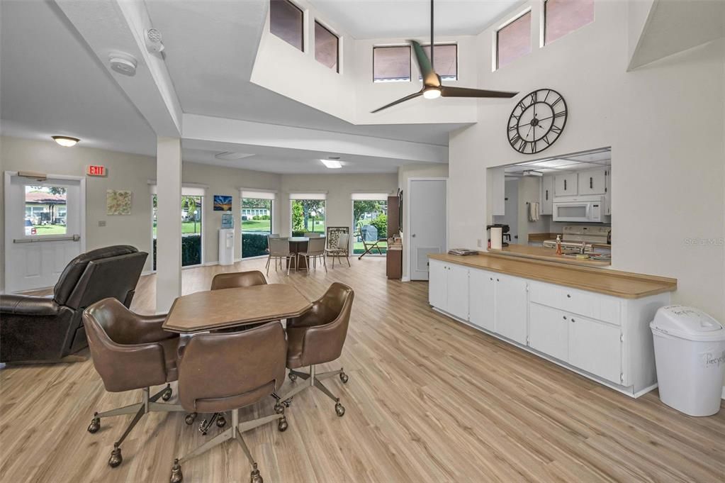 Под контрактом: $249,000 (2 спален, 2 ванн, 1210 Квадратных фут)