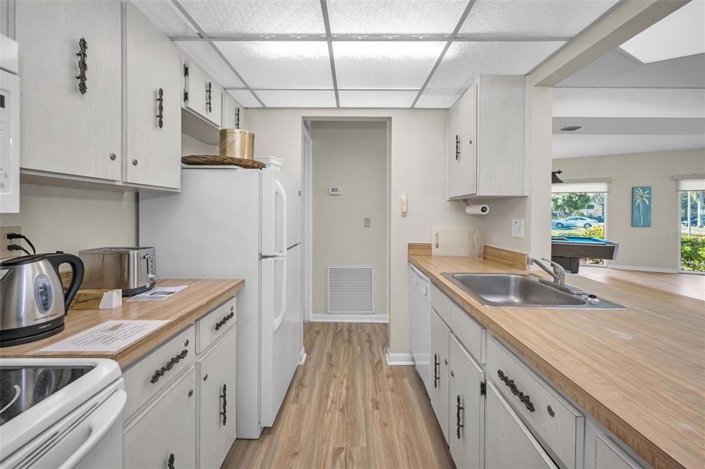 Под контрактом: $249,000 (2 спален, 2 ванн, 1210 Квадратных фут)