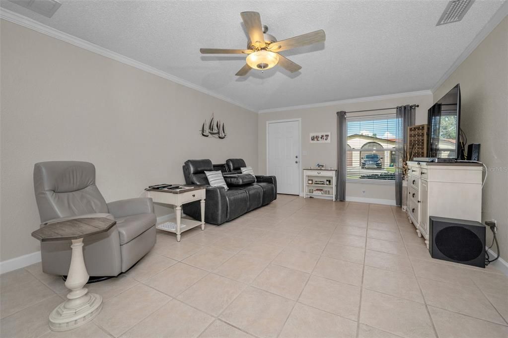 Под контрактом: $249,000 (2 спален, 2 ванн, 1210 Квадратных фут)