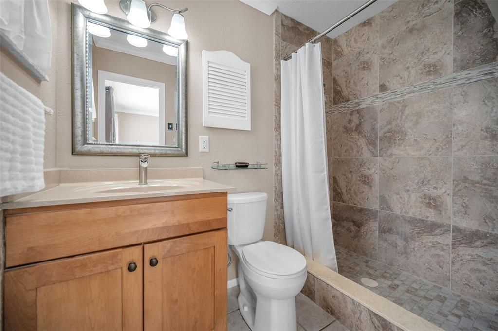 Под контрактом: $249,000 (2 спален, 2 ванн, 1210 Квадратных фут)