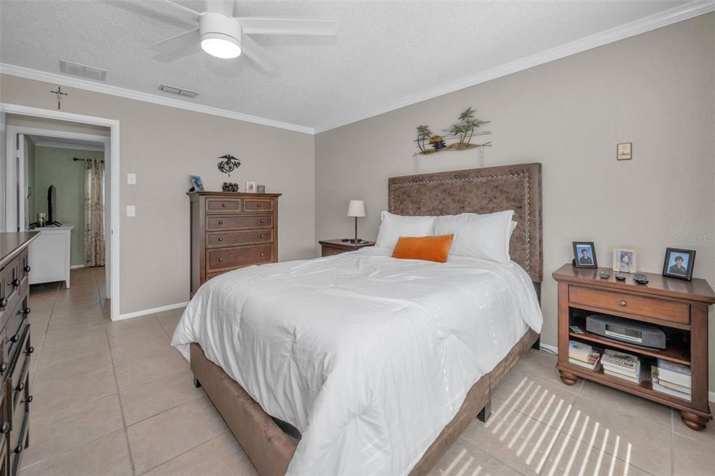 Под контрактом: $249,000 (2 спален, 2 ванн, 1210 Квадратных фут)