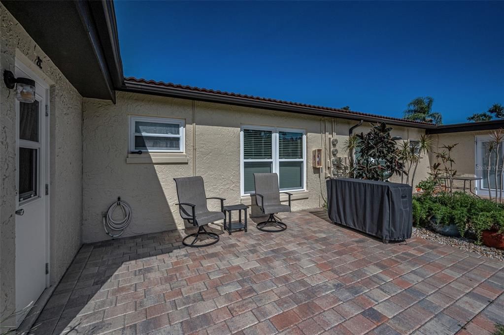 Под контрактом: $249,000 (2 спален, 2 ванн, 1210 Квадратных фут)