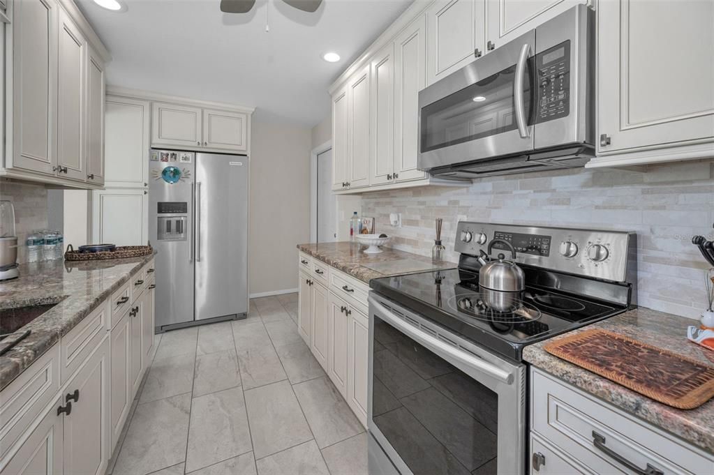 Под контрактом: $249,000 (2 спален, 2 ванн, 1210 Квадратных фут)