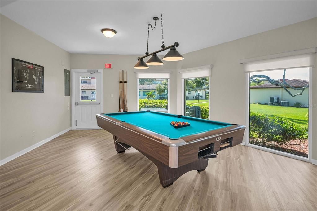 Под контрактом: $249,000 (2 спален, 2 ванн, 1210 Квадратных фут)