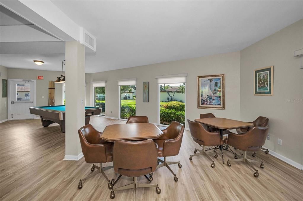 Под контрактом: $249,000 (2 спален, 2 ванн, 1210 Квадратных фут)