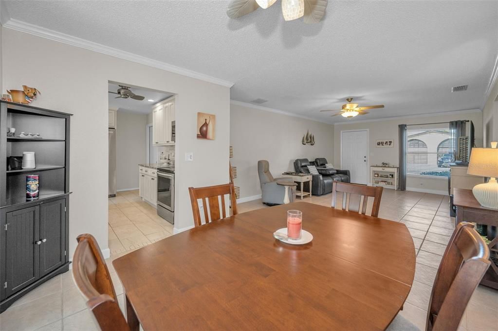 Под контрактом: $249,000 (2 спален, 2 ванн, 1210 Квадратных фут)