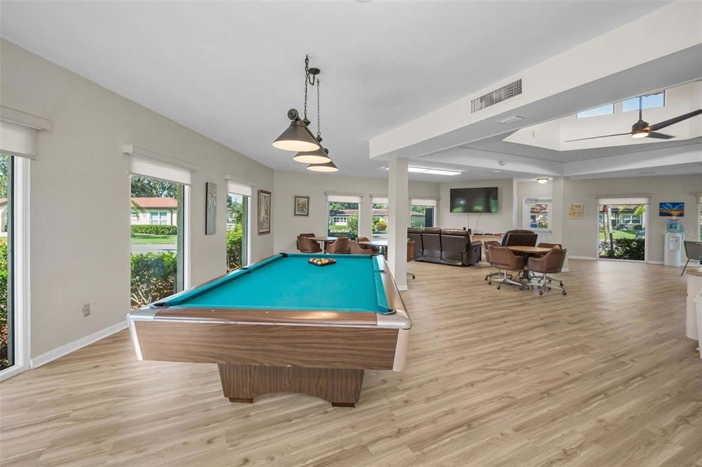 Под контрактом: $249,000 (2 спален, 2 ванн, 1210 Квадратных фут)