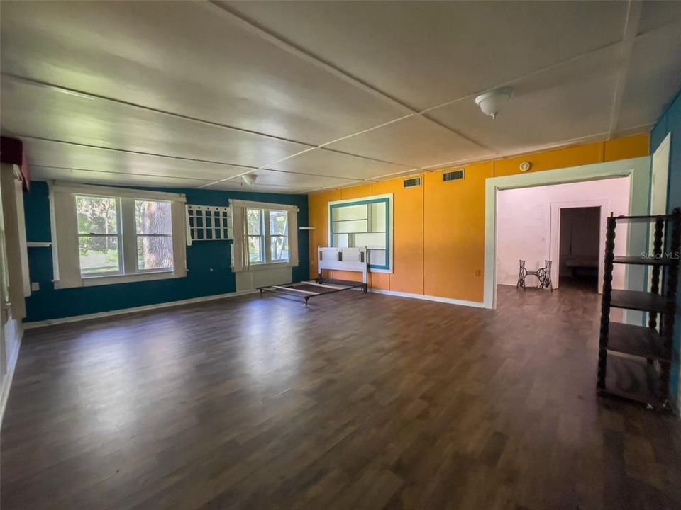 待售: $250,000 (2 贝兹, 1 浴室, 1888 平方英尺)