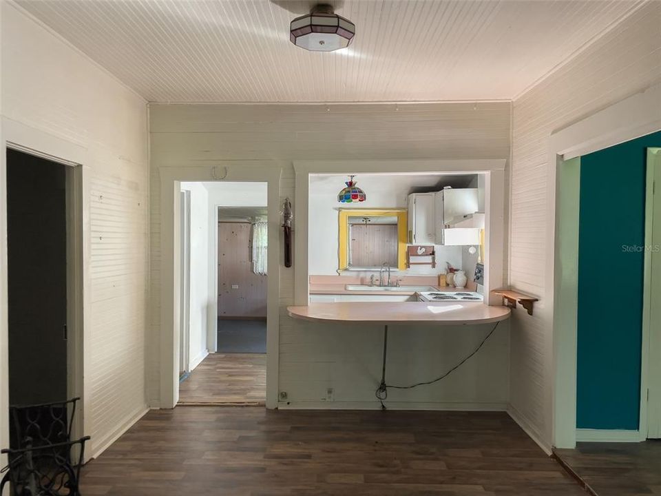 待售: $250,000 (2 贝兹, 1 浴室, 1888 平方英尺)