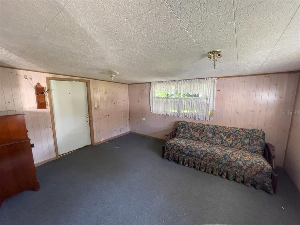 待售: $250,000 (2 贝兹, 1 浴室, 1888 平方英尺)