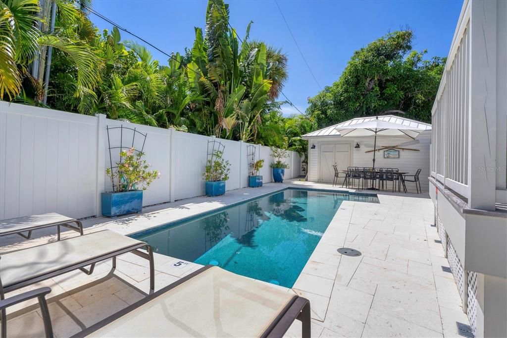 出租: $12,600 (4 贝兹, 3 浴室, 2448 平方英尺)