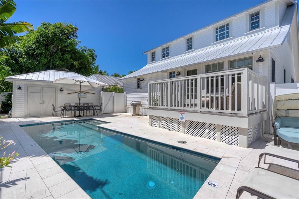 出租: $12,600 (4 贝兹, 3 浴室, 2448 平方英尺)