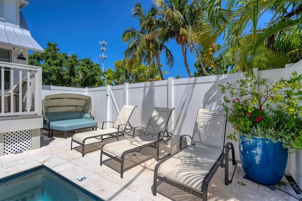 出租: $12,600 (4 贝兹, 3 浴室, 2448 平方英尺)