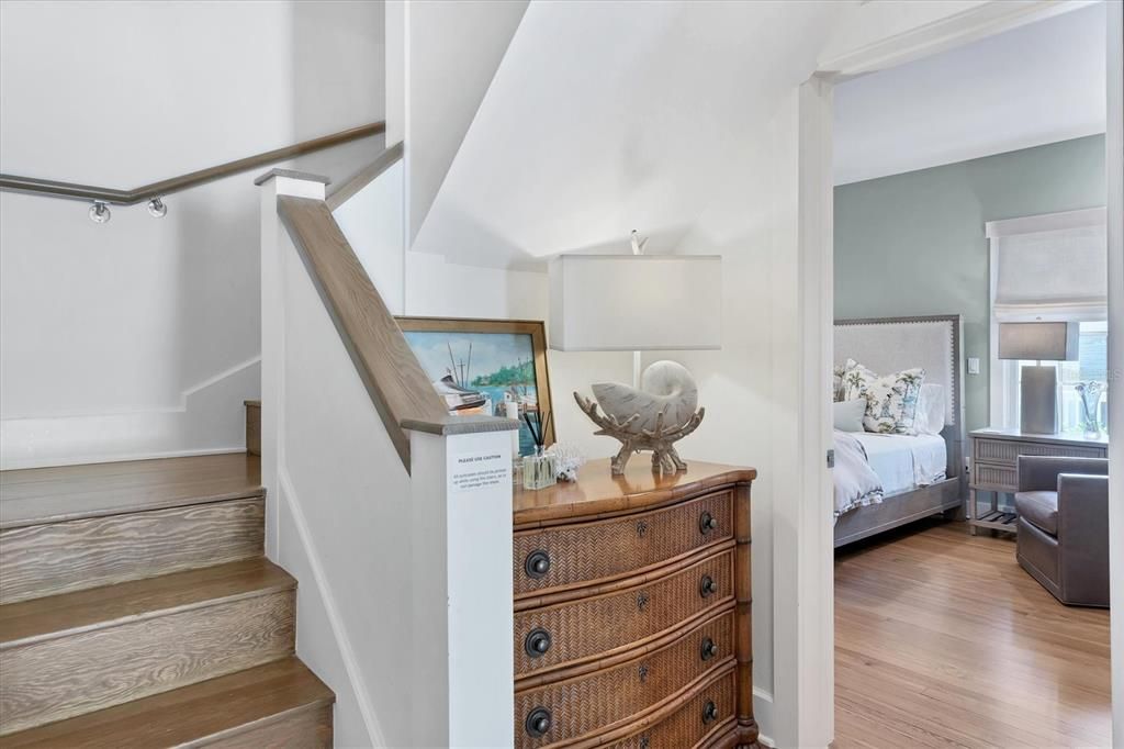 出租: $12,600 (4 贝兹, 3 浴室, 2448 平方英尺)