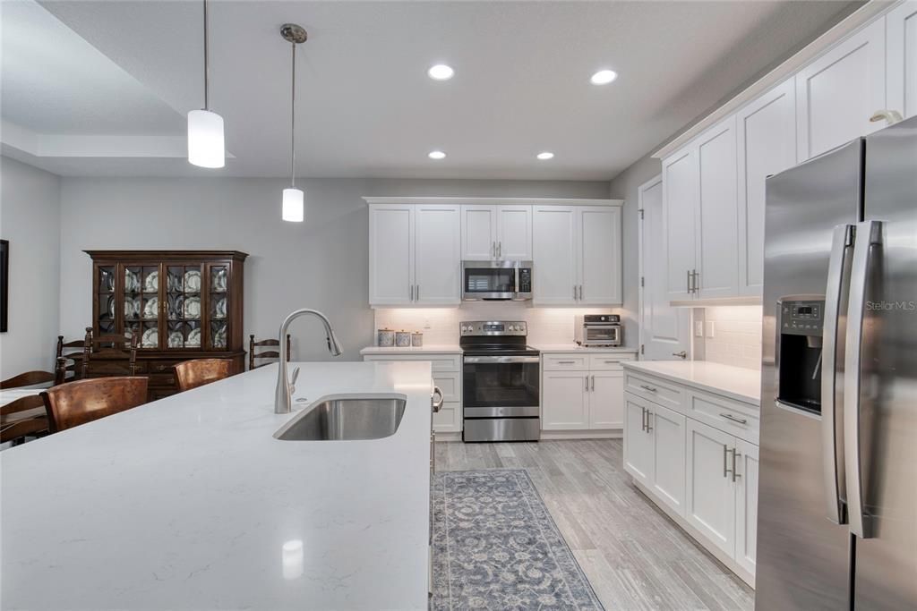 For Sale: $359,900 (2 beds, 2 baths, 1603 Square Feet)