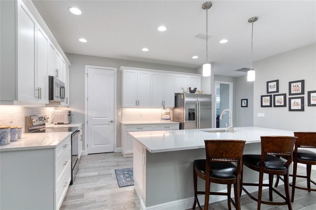 For Sale: $359,900 (2 beds, 2 baths, 1603 Square Feet)