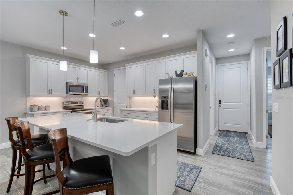 For Sale: $359,900 (2 beds, 2 baths, 1603 Square Feet)