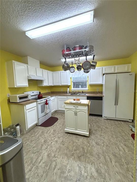 待售: $199,999 (3 贝兹, 2 浴室, 1092 平方英尺)