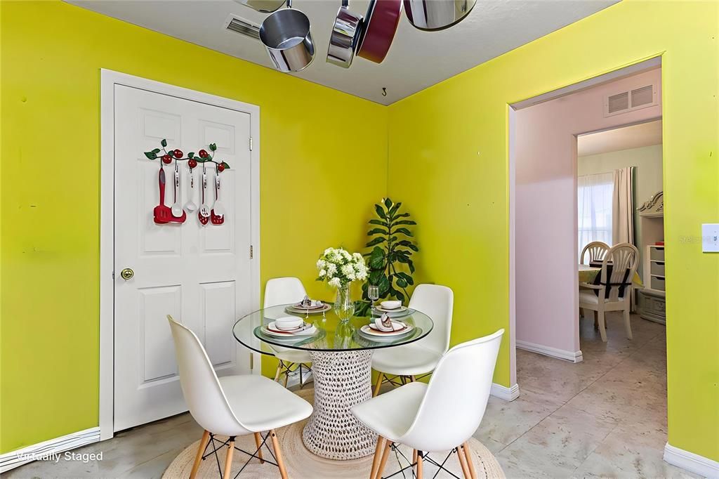 待售: $199,999 (3 贝兹, 2 浴室, 1092 平方英尺)