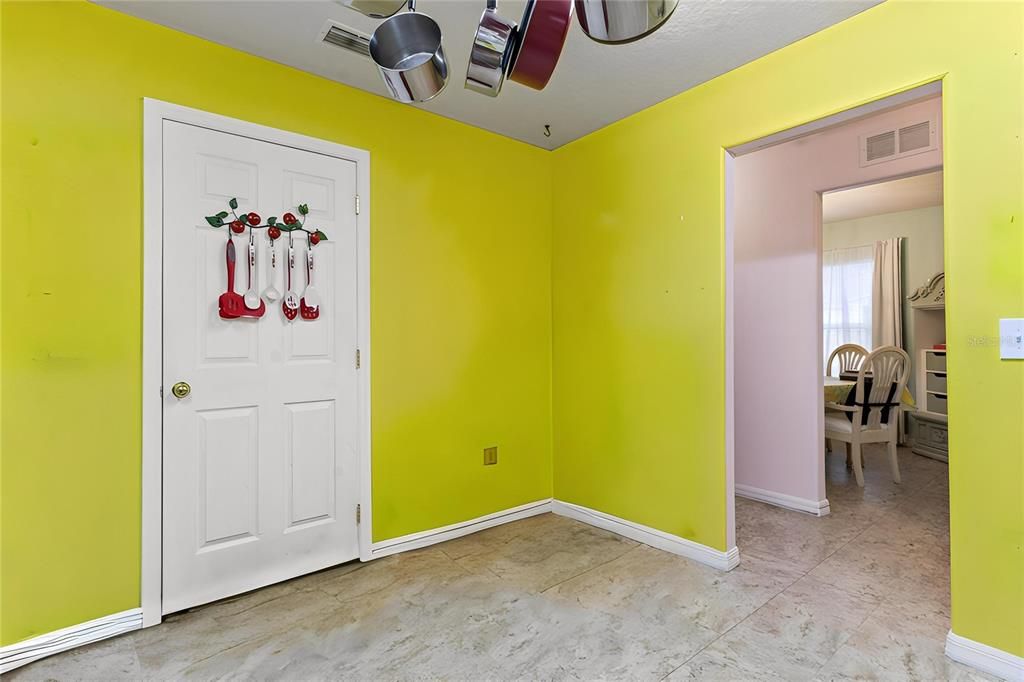 待售: $199,999 (3 贝兹, 2 浴室, 1092 平方英尺)