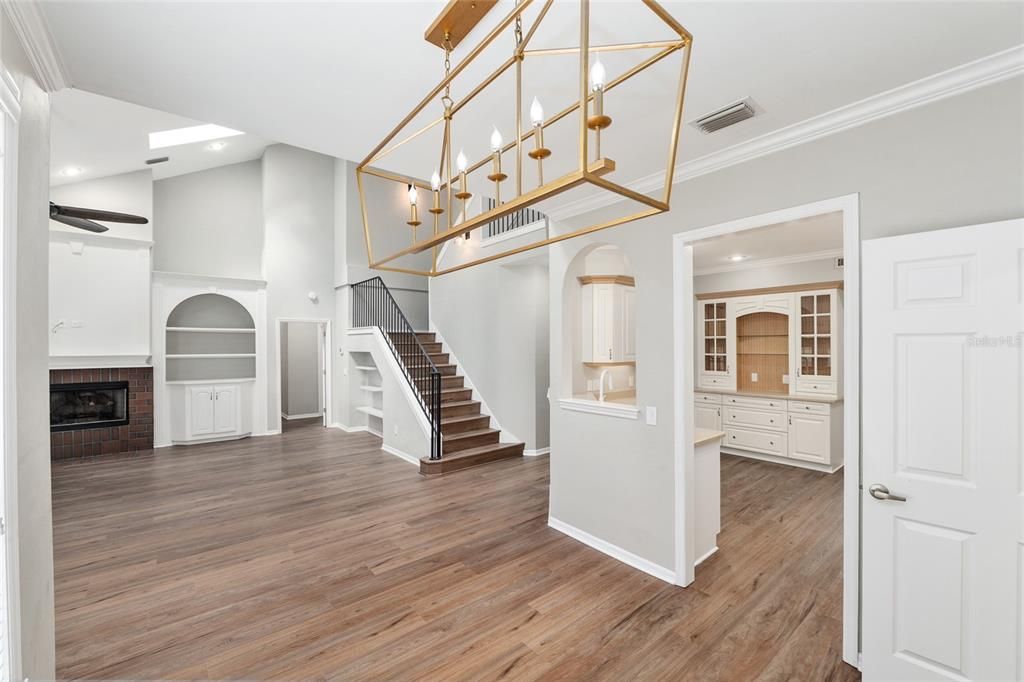 合同活跃: $599,999 (4 贝兹, 3 浴室, 2624 平方英尺)