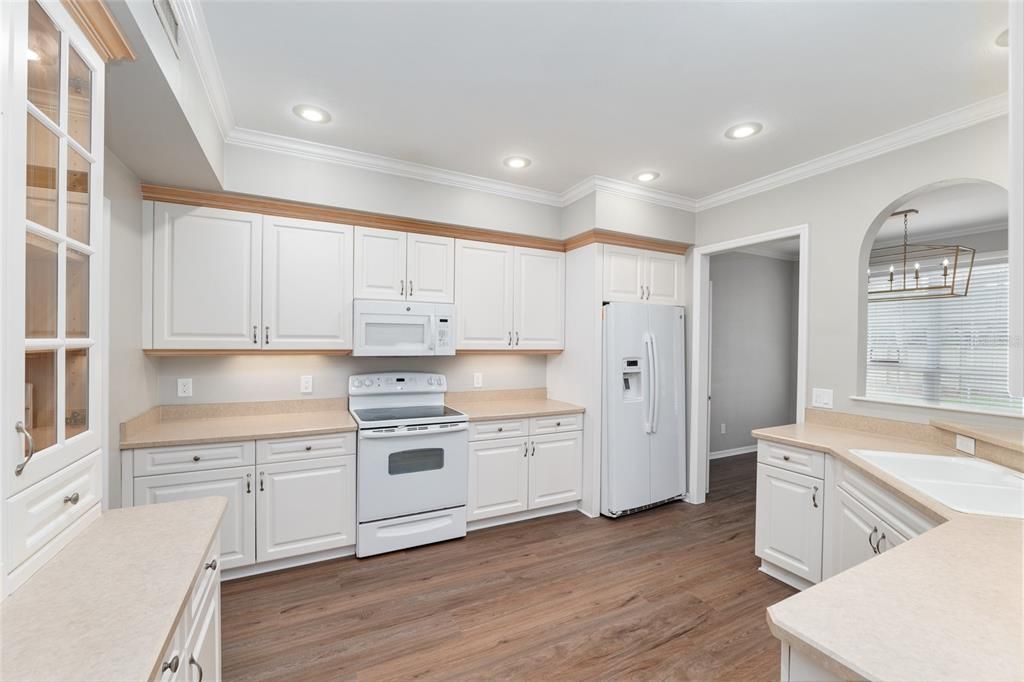 合同活跃: $599,999 (4 贝兹, 3 浴室, 2624 平方英尺)