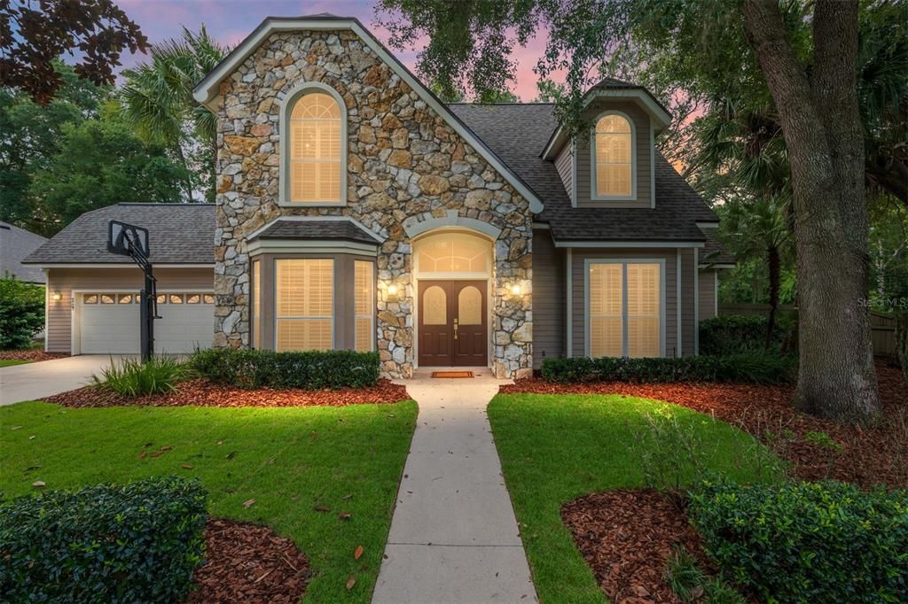 合同活跃: $599,999 (4 贝兹, 3 浴室, 2624 平方英尺)