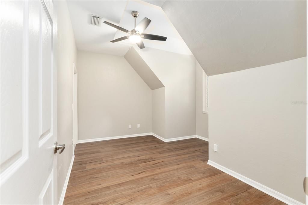 合同活跃: $599,999 (4 贝兹, 3 浴室, 2624 平方英尺)