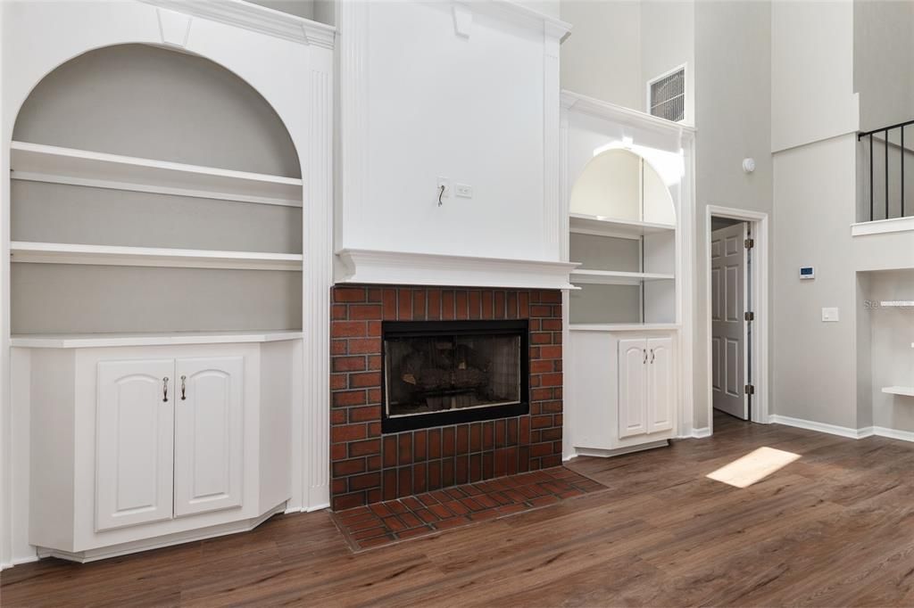 合同活跃: $599,999 (4 贝兹, 3 浴室, 2624 平方英尺)