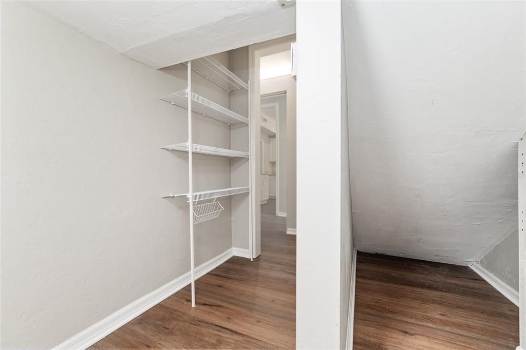 合同活跃: $599,999 (4 贝兹, 3 浴室, 2624 平方英尺)